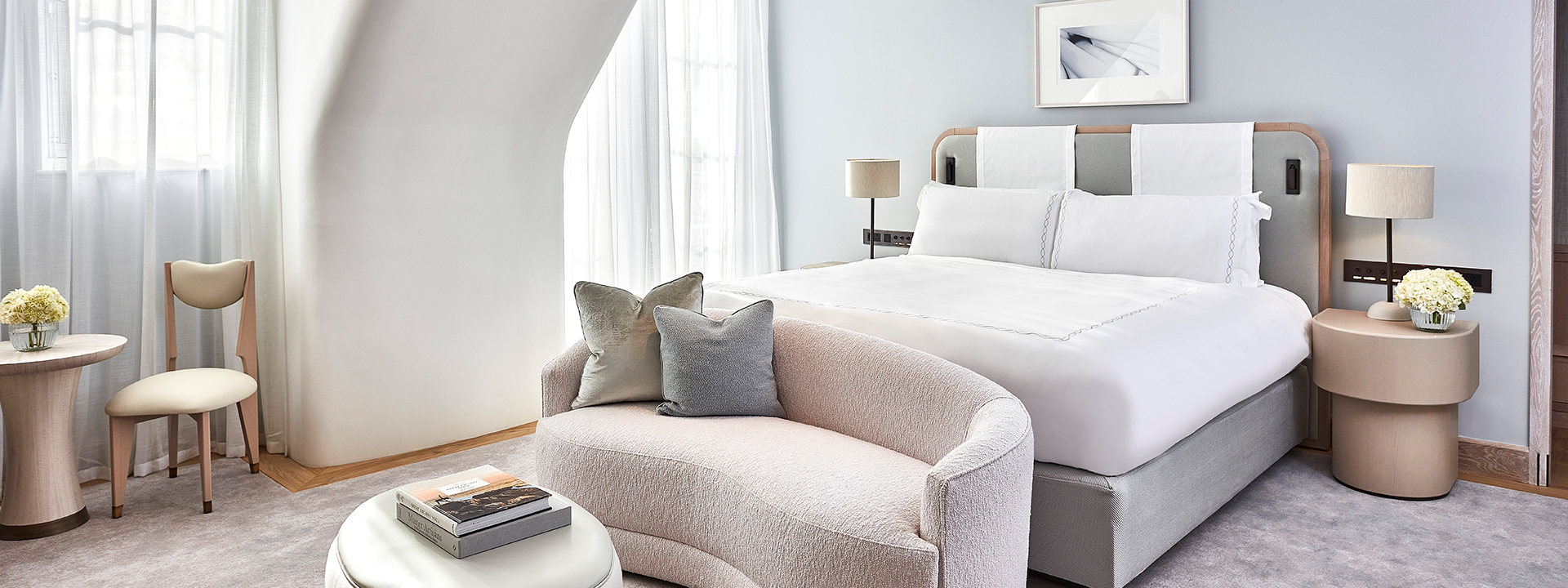 Balcony Room at Claridge's - bedroom with bed, sofa and bedside tables.